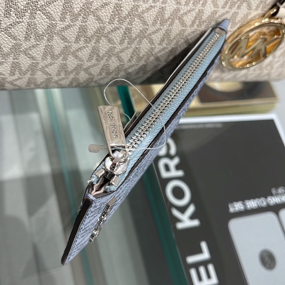 Michael Kors Jet Set Travel Medium Top Zip Card Case Wallet

Pale Blue 
NWT - Picture 12 of 16